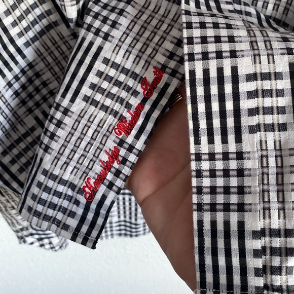 Robert Graham Button Down Long Sleeve Shirt. Black, White, Beige Pattern. Size M - Picture 11 of 16